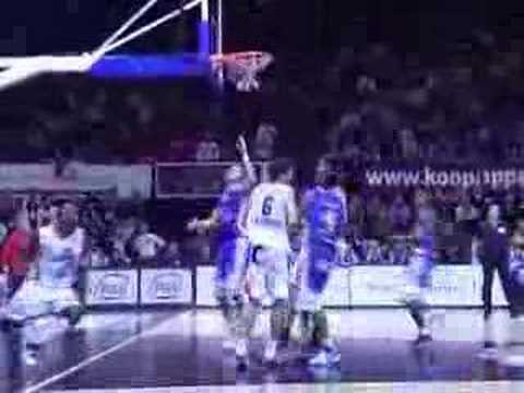 33 17-11-07 BCO-Mons - Titus Ivory zet Conlan op het verkeer