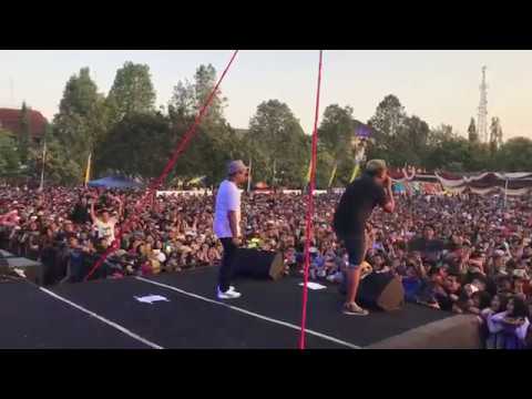 Guyonwaton x om wawes penak konco live at alun alun pemda wonosari