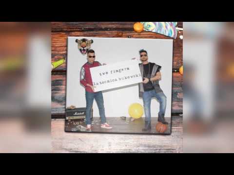 Two Fingerz feat MadMan: B&W (contro la crisi)