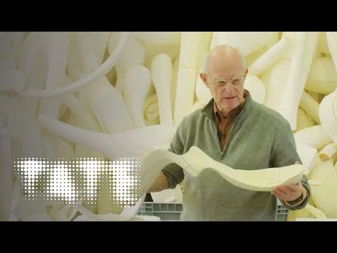 託尼-克拉格--"在那裡，看到它，迴應它" | TateShots (Tony Cragg – 'Be There, See It, Respond to It' | TateShots)
