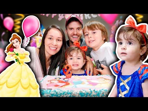 LAURA 2 YEARS OLD BIRTHDAY SPECIAL!! 🎉Disney Princess Party and Presents 🎁