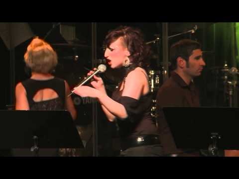 Revolver im Klavier - Das Lied vom Glück