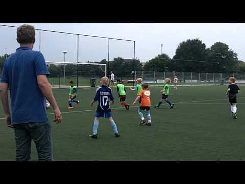Partijtje voetbal SVI F6 Zwolle