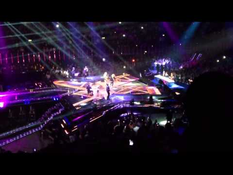 LUKE FRIEND PERFORMING WITH ELLIE GOULDING (14.12.13 X Fact