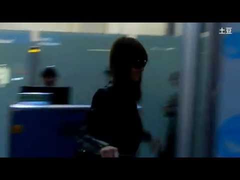 [FANCAM] 120408 Victoria at Shenzhen Bao'an International Airport (Back from Korea)