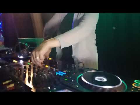 Delizious Devina Feat Velli Vhie (CrownDupanClub)