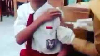 preview picture of video 'Anak pemberani saat dia disuntik'