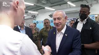 ראש הממשלה בנימין נתניהו ביקר בבקו״ם ונפגש עם מתגייסים לחיל הנדסה קרבית (עדכוני משרד ראש הממשלה) - התמונה מוצגת ישירות מתוך אתר האינטרנט יוטיוב. זכויות היוצרים בתמונה שייכות ליוצרה. קישור קרדיט למקור התוכן נמצא בתוך דף הסרטון