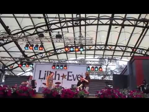 Ida Naira och Ransta Trädgård på Kungsträdgården . You and Me