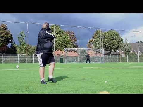 Size doesn't matter – insane soccer skills