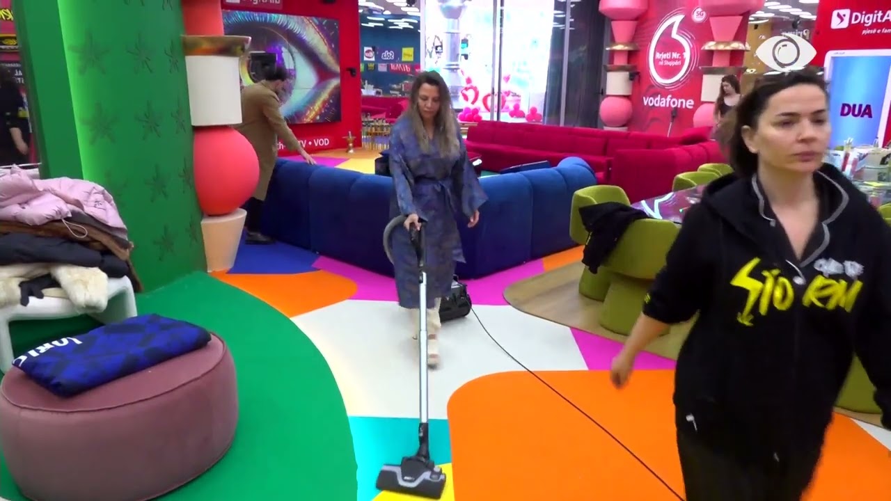 “Nuk e sheh veten si je”/ Debat mes Krisës dhe Tirit: Boll...