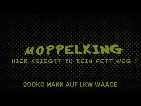 200 Kilo Mann wiegt sich auf LKW Waage