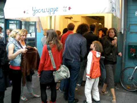 Sabine gets an ice cream cone.  17 June.