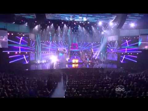 American Music Awards 2011 David Guetta feat. Nicki Minaj - "Sweat" / "Turn Me On" / Super Bass"