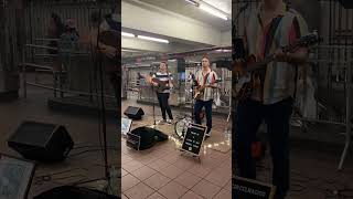 # 紐約車站中 音樂表演 🤘🤘😬😬❤️❤️ Street performance in New York’ subway 🎸🎸🎤🎤🎼🎼🎬🎬