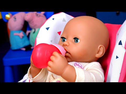 El biberón para la muñeca bebé Annabelle. Videos de juguetes bebés para niñas pequeñas.
