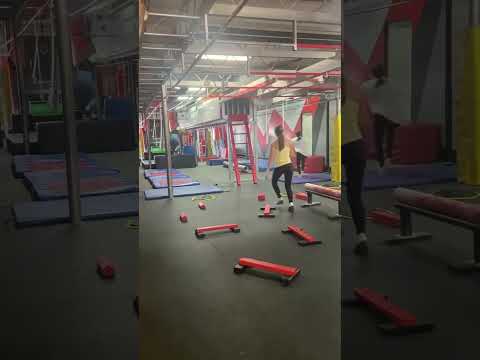 Race against Isabella Wakeham #viral #stronggirl #ninjaskills #sendit #anwjr #ninja #ninjawarrior