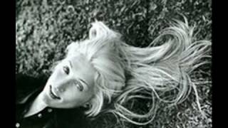 Carolyn Bessette and John F Kennedy Jr.