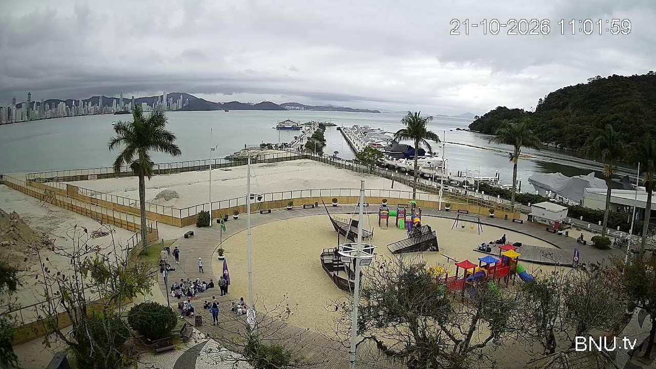 Live webcam view of Barra Sul Marina & Skyline View