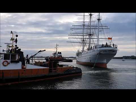 Die Gorch Fock 1 auf kleiner "Hafenrundfahrt"
