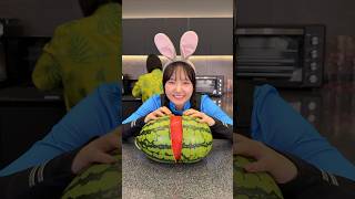 수박을 반으로 자르는 방법🍉