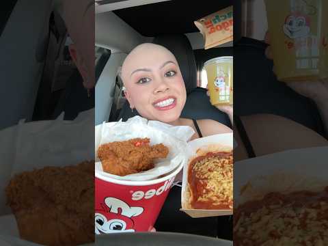 JOLIBEE CAR MUKBANG🍗#shorts #mukbang #friedchicken