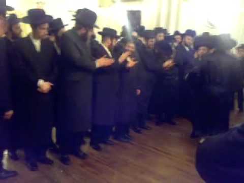 satmar rabbi attendig the sheva bruches of hachusen yosele fried