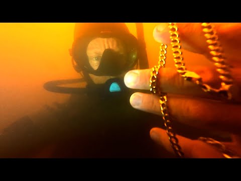 Found BIG Gold Chain!! UNDERWATER Metal detecting UNDER Rope Swings
