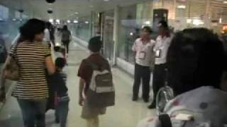preview picture of video 'Arrival in Manila's Ninoy Inter. Airport, 04/28/08'