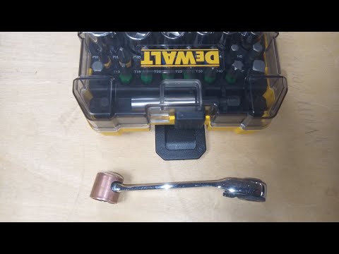 Набор бит и головок DeWALT, 24 шт, Hex, Torx, Philips, Pozidriv (DT71516) Набор бит и головок DeWALT, 24 шт, Hex, Torx, Philips, Pozidriv (DT71516)