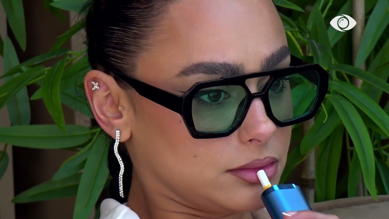 Tre kundër tre, banorët luajnë në pishinë