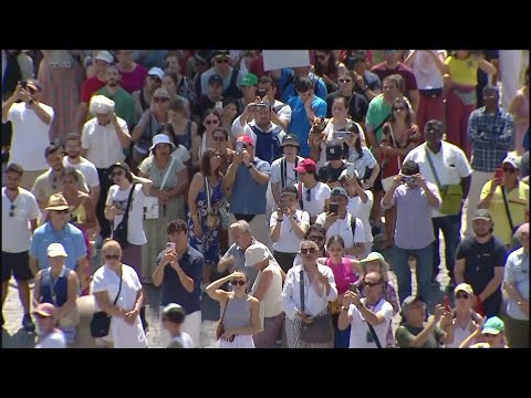 Il Papa all'Angelus: "Il frastuono delle armi copre i tentativi di dialogo"