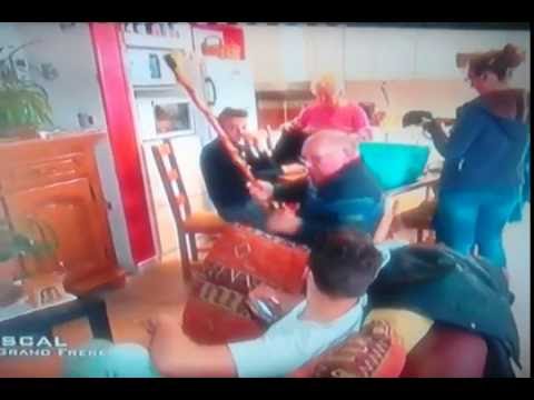 pascal le grand frere (pierrick) bagarre dans la famille