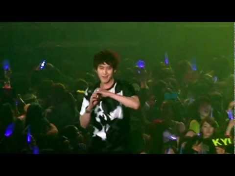 130323 SS5 Seoul Super Junior Kyuhyun like energizer bunny, dancing to Sunny