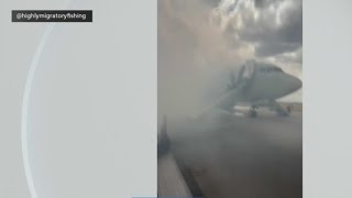 Download lagu Air traffic control audio reveals moments when Denver flight to Miami has landing gear malfunction mp3