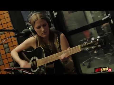 Agyness B. Marry - Dirty Water (Live Antyradio)