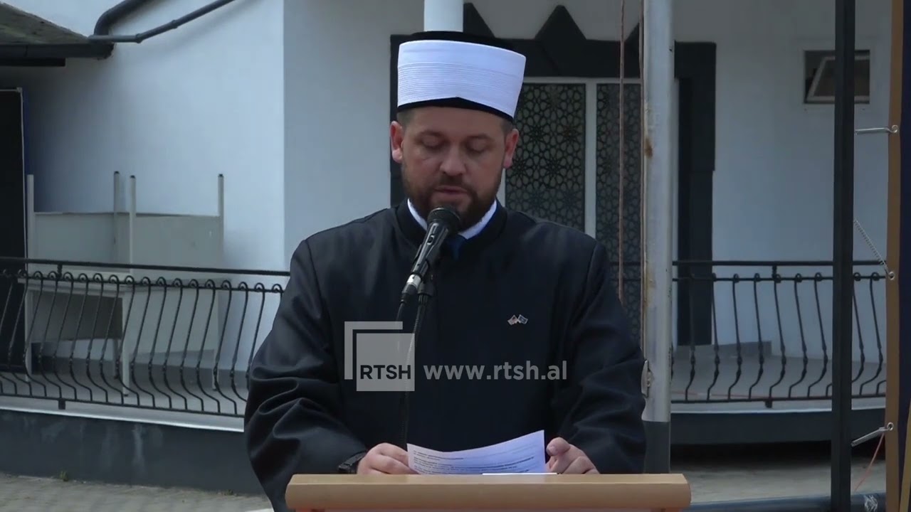 Flamuri amerikan ngrihet në oborrin e xhamisë Prof. Dr. Bedri Kamberi të Prishtinës