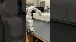 Lab automation: Robotic Arm demo