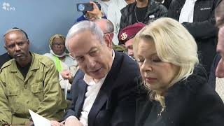 ראש הממשלה נתניהו בניחום אבלים אצל משפחתו של הלוחם נריה בלטה ז"ל (עדכוני משרד ראש הממשלה) - התמונה מוצגת ישירות מתוך אתר האינטרנט יוטיוב. זכויות היוצרים בתמונה שייכות ליוצרה. קישור קרדיט למקור התוכן נמצא בתוך דף הסרטון