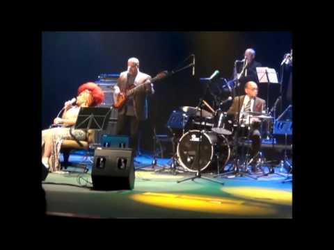 Elza Soares e Wilson das Neves - Garota de Ipanema