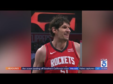 Houston Rockets Boban Marjanović appears to intentionally miss free throw to give Clippers fans free