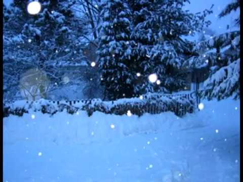 Padá sniežik padá...