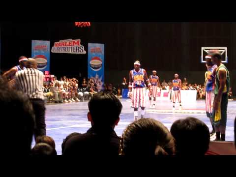 Harlem Globetrotters Messing with the Ref