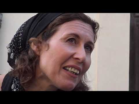 DONNE LEGATE DA UN FILO ROSSO di PAOLA LORENZONI