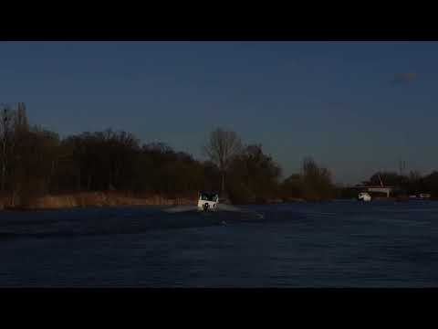 Ekstremalny rejs po Odrze we Wrocławiu - piękny ryk silnika!