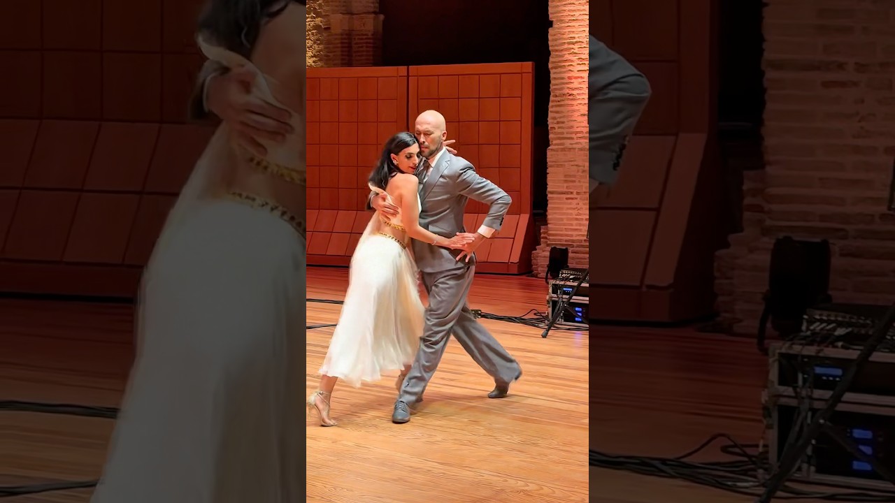 Santiago Giachello & Eva Laura Madar « La Mariposa » junto a Color Tango en Toulouse, Francia.