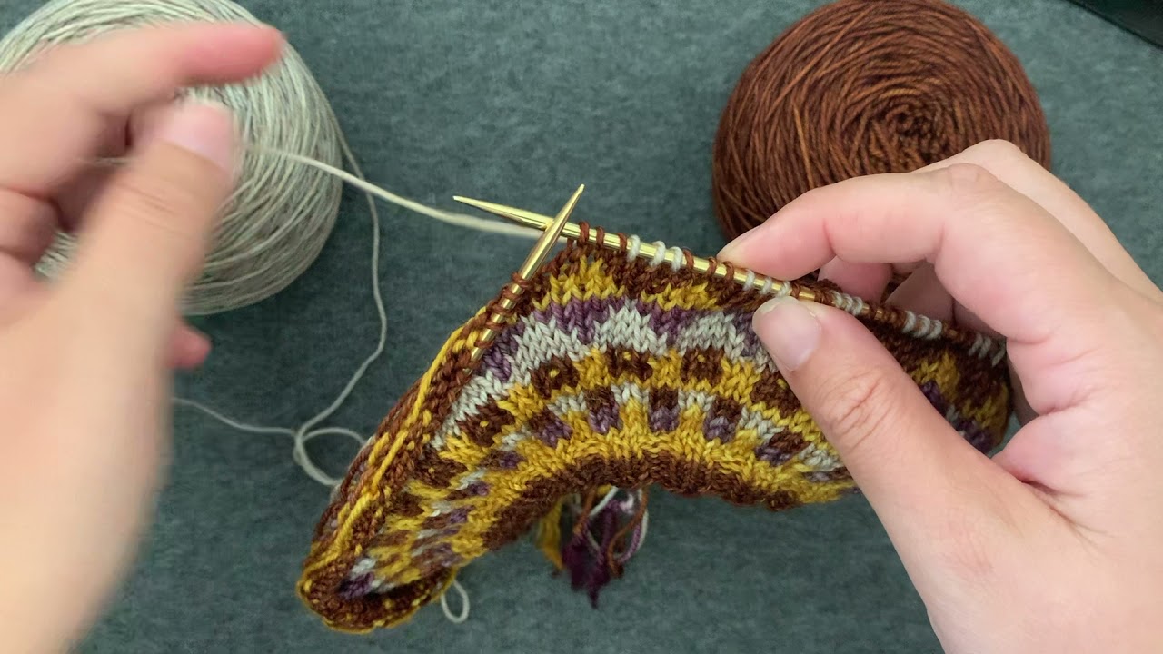 Colourwork knitting - trapping your floats