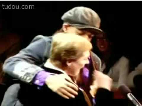 Julie Andrews spelling Supercalifragilisticexpialidocious!