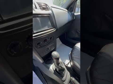 фото renault logan ii 0