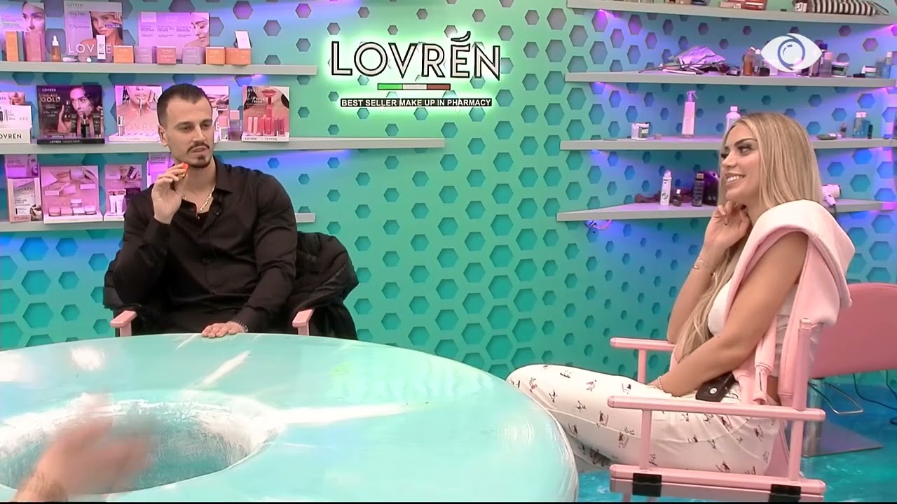 Gimbo shkëmben batuta, imiton Brikenën se si ajo përqafon Mateon